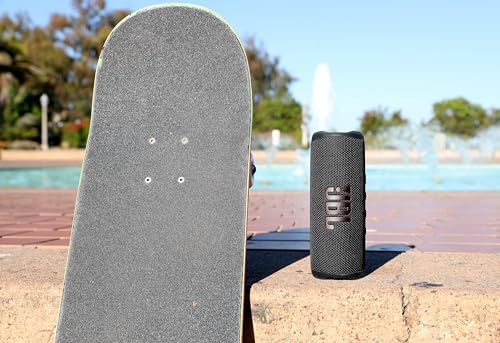 Red Portable Bluetooth Speaker, IPX7 waterproof, 12 hours playtime G241187
