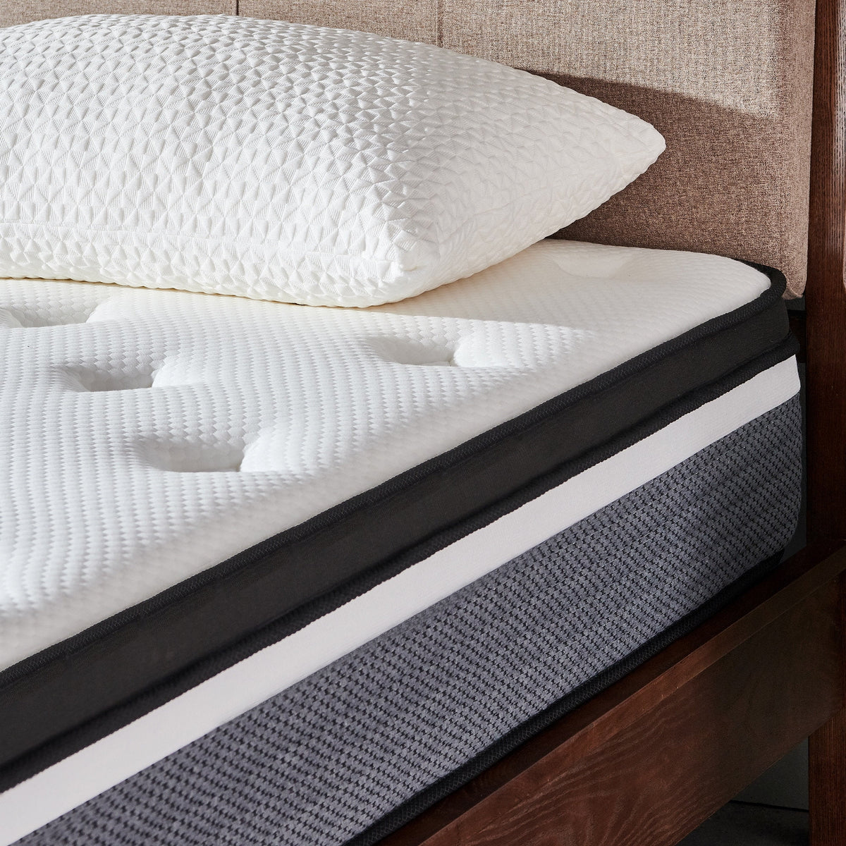 Queen 12 Medium Plush Hybrid Innerspring Gel Memory Foam Mattress Y767