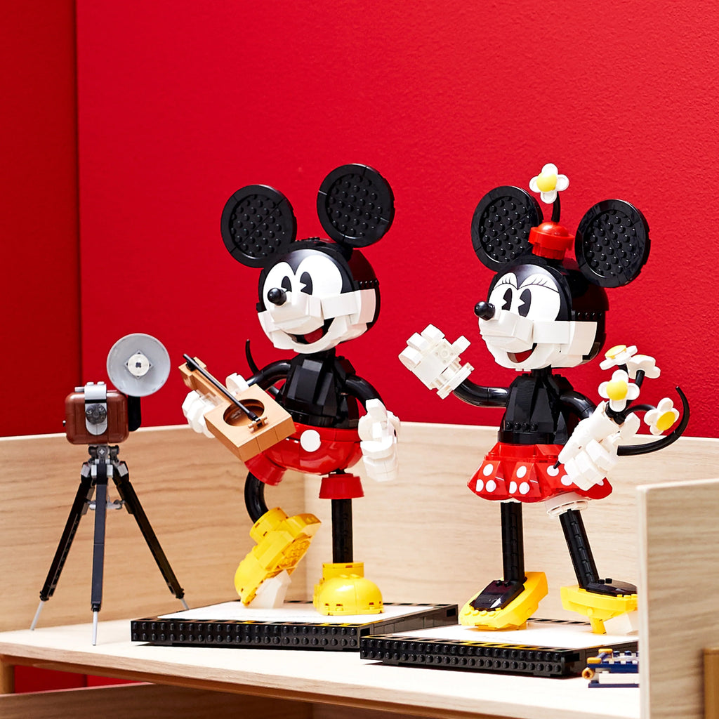 Buildable Characters 1,739 Pieces A42227