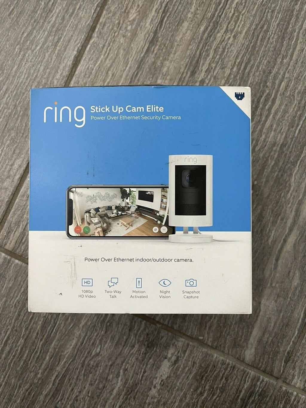 White Stick Up Cam Elite Q2634