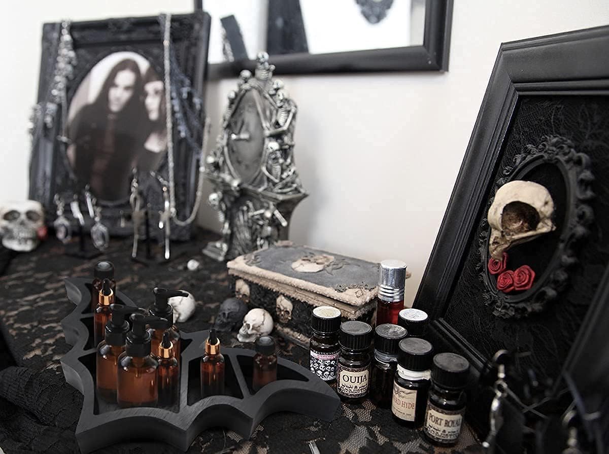 Goth Wall Shelf I90000