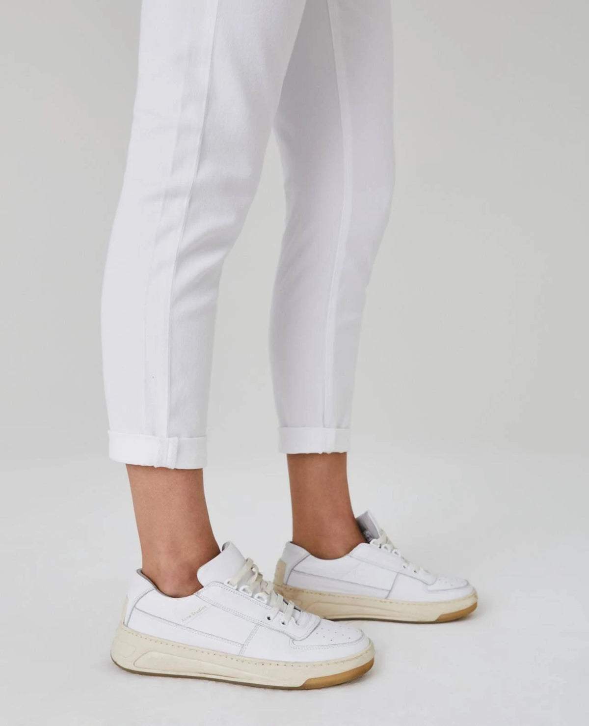 White 27 X287443