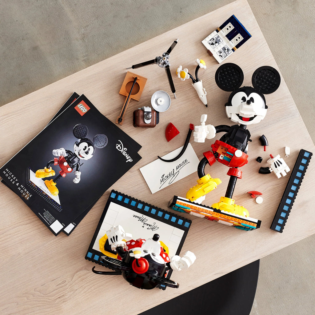 Buildable Characters 1,739 Pieces A42227