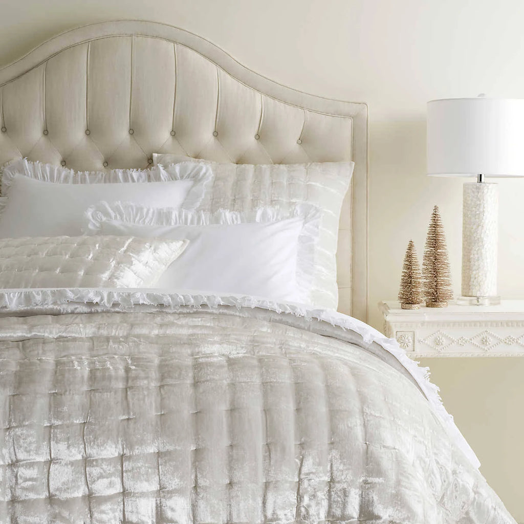 Dove White Velvet Quilt Full/Queen K432